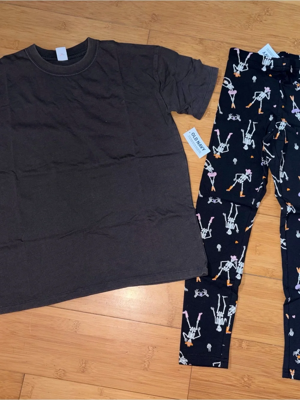 NWT Girl’s Size S 6-7 Halloween Outfit - Oversized Tee & Skeleton Print Leggings